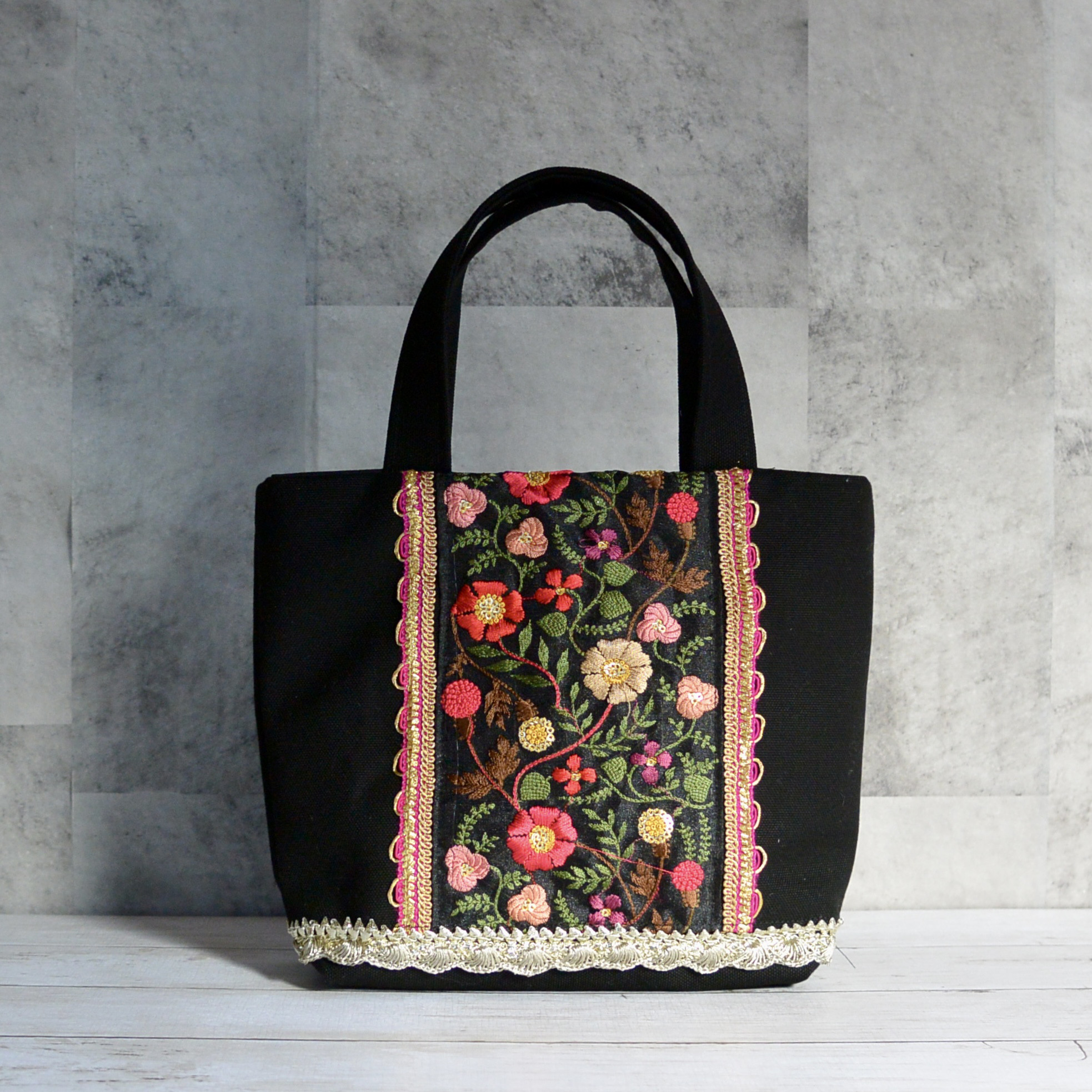 トートバッグ　インド刺繍ハイクラスピンク　ハンドメイド トートバッグ インド刺繍ハイクラスピンク ハンドメイド 楽天