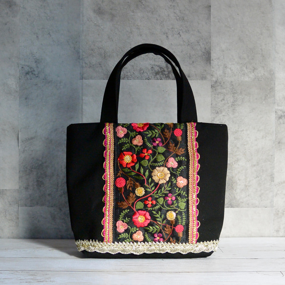 小花柄の美しいインド刺繍リボンのトートバッグ【Sサイズ