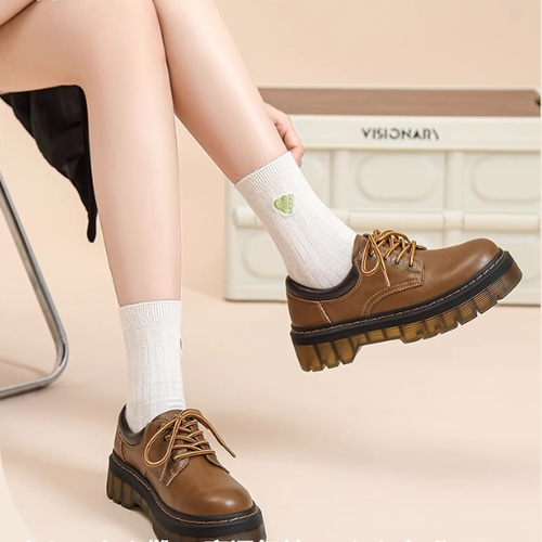 減齢小革靴女復古英倫風2025春秋新作婦人靴厚底黒本革系ベルト楽福靴