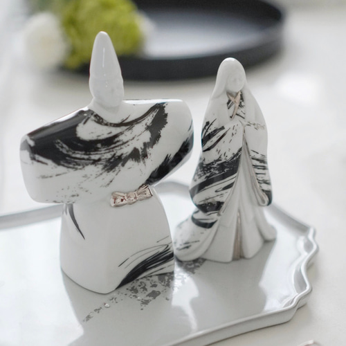 モノトーン雛人形｜現代の暮らしに馴染むモダン&シックなひな飾り