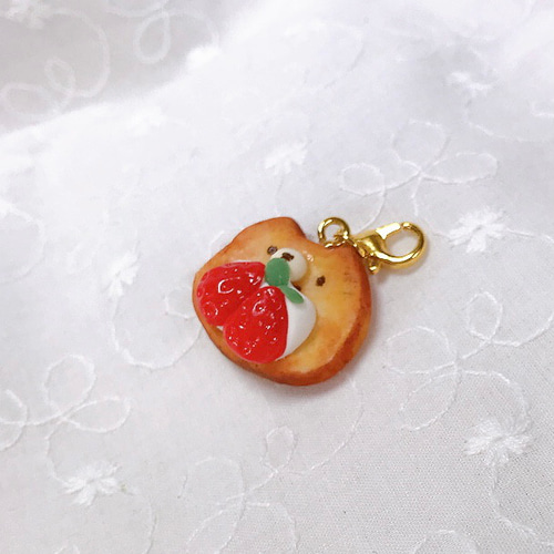 いちごクリームトースト＊ ネコ 食パン 樹脂粘土 ミニチュア 動物