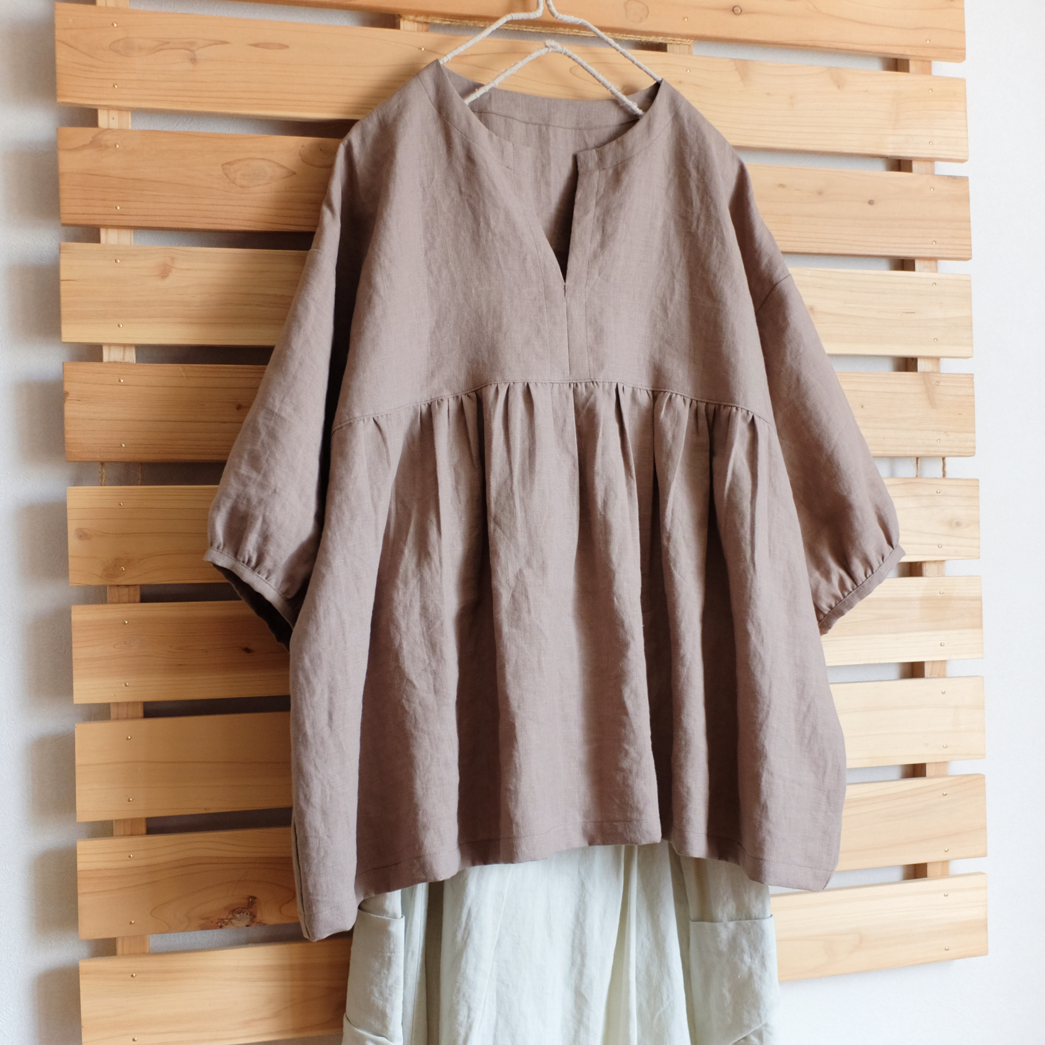 定形外郵便のみ送料無料＊リネンのウエストギャザーブラウス
