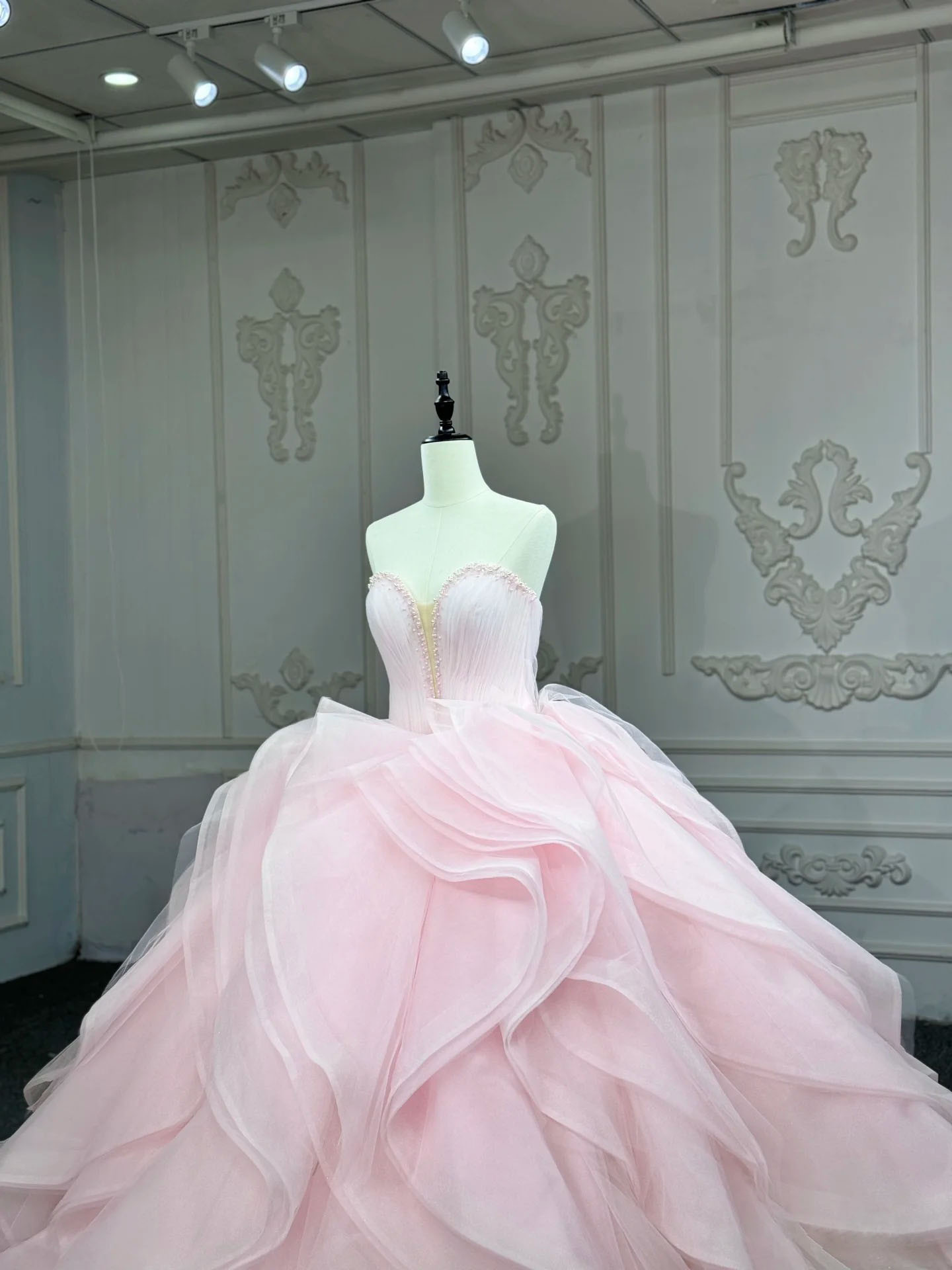 お買い得！アシメドレス　編み上げ　ピンクソフィア　可愛いカラードレス　ブライダル披露宴ビスチェライン　ピリンセス目立つ