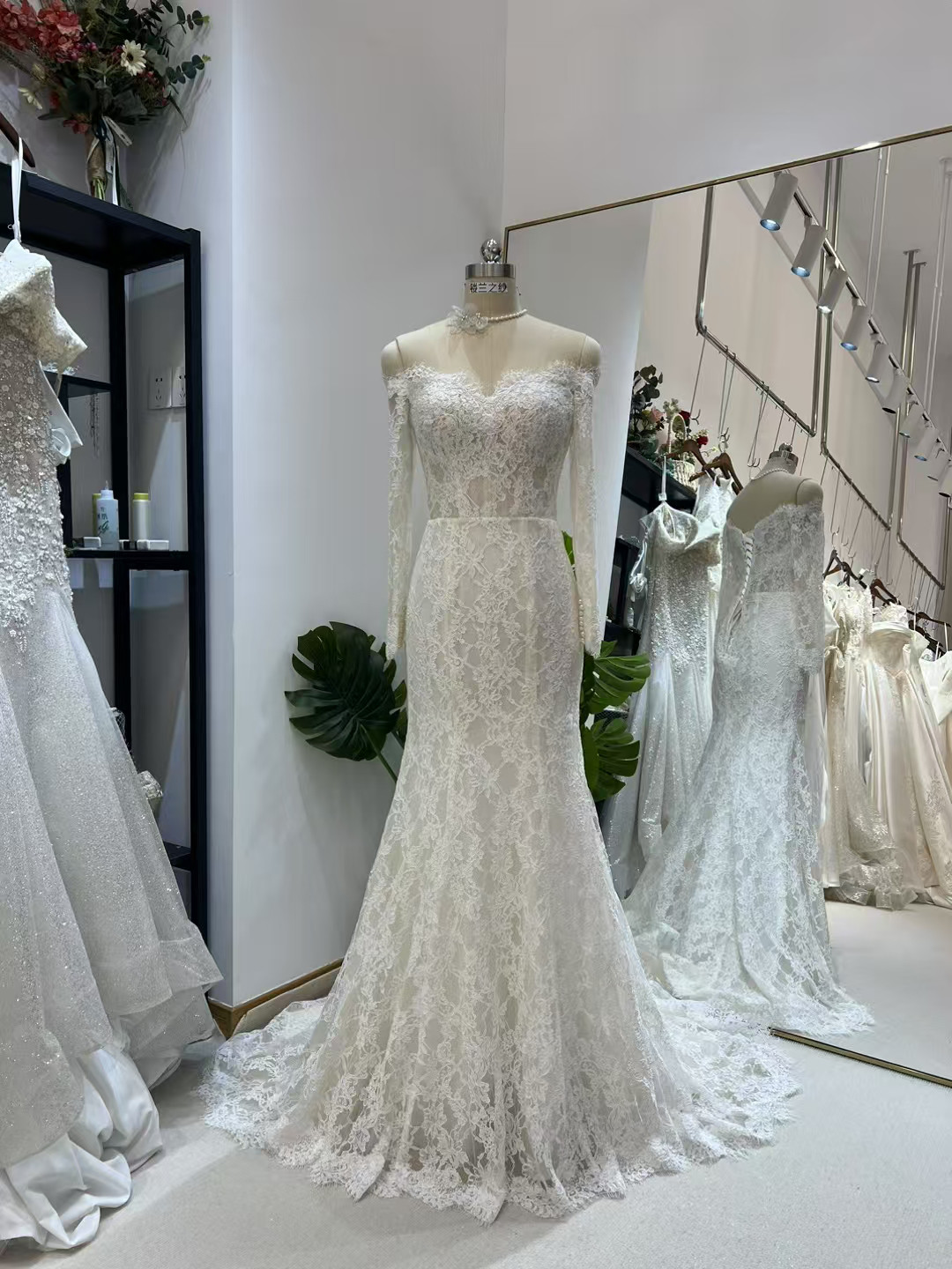 スレンダーウエディングドレス シンプル マーメイド 総レース 花