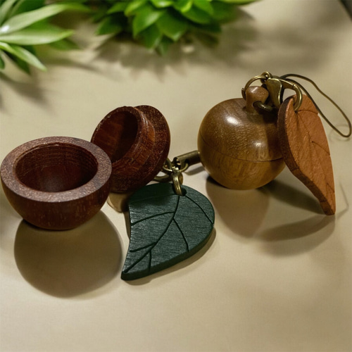 ちいさな幸せ 姫りんごの魔法』 〜ご縁の実を結ぶ、赤と青の小さな果実