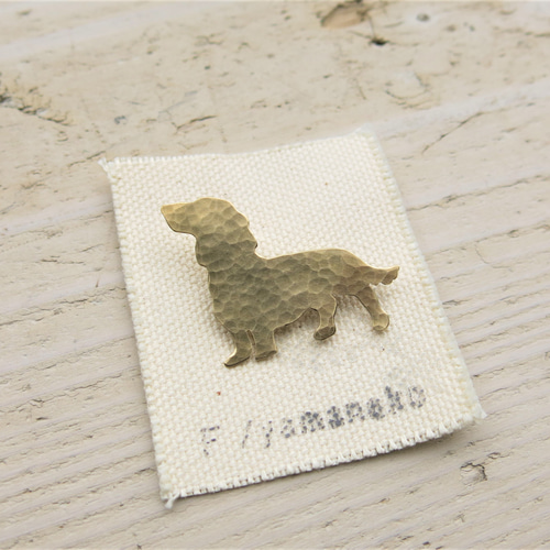 アンティーク　ダックスフンド　真鍮ブローチ ミニチュアダックスのブローチ《真鍮》 ブローチ yamaneko 通販