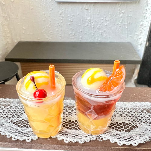 レトロ　ミニチュア　食器　グラス　コップ　チョコレート　ジュース　ドールハウス レトロ ミニチュア 食器 グラス コップ チョコレート ジュース ドール