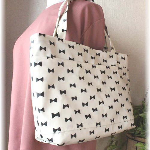 ぽんた〈 リバティ 〉ラミネート・Ａ4紙袋型トートバッグ他 ぽんた様専用〈 リバティ 〉ラミネート・A4紙袋型トートバッグ