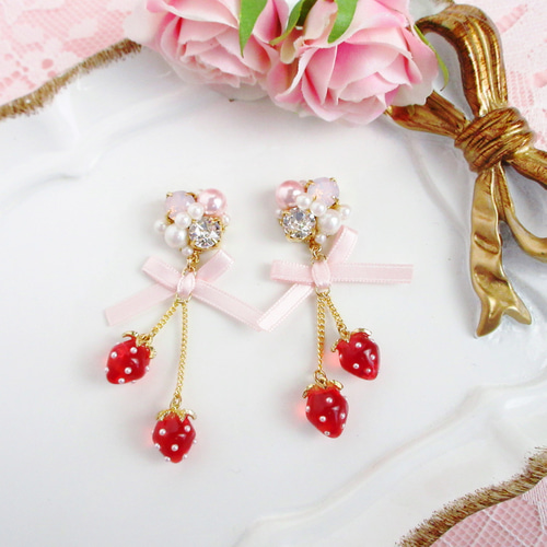 ビジューとLovelyいちご～Clear Red～ イヤリング ピアス ビジュー