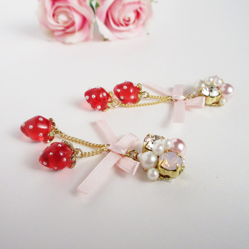 ビジューとLovelyいちご～Clear Red～ イヤリング ピアス ビジュー