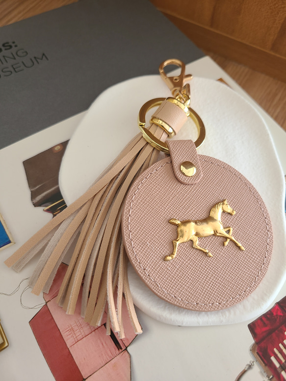 【馬好きさんにお勧め】大人可愛い馬キーホルダー　キーケースや鞄のアクセントにチャームとして♡ギフト梱包無料！！ 3枚目の画像