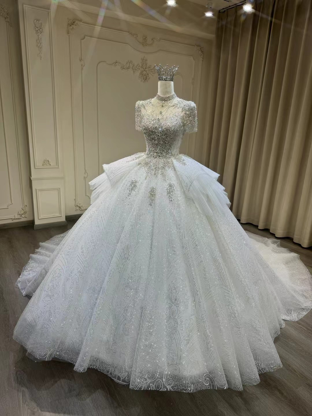 大人気上昇中！キラキラ　編み上げ　半袖　鎖骨を見える　プリンセスライン　ホワイト結婚式花嫁披露宴お呼ばれ　オーダーサイズ