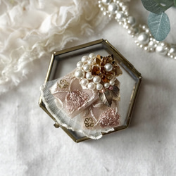桜色インド刺繍リボンとパールのブローチ、コサージュ 入学式,卒業式