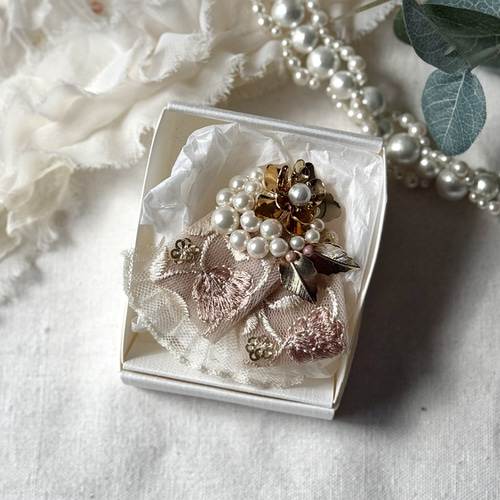 桜色インド刺繍リボンとパールのブローチ、コサージュ 入学式,卒業式