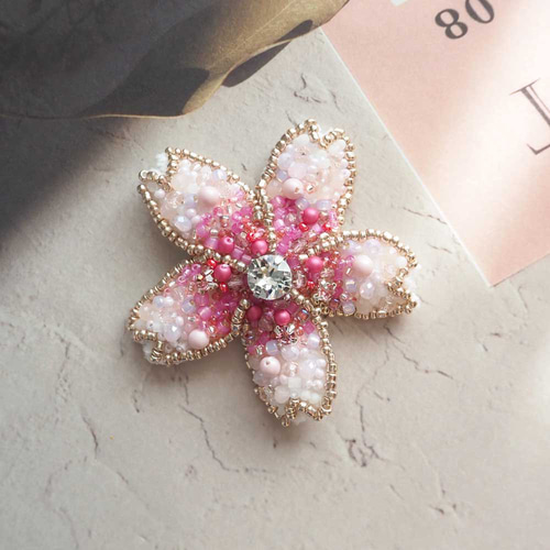 限定1点】春の煌めき 桜ブローチ（マグネットブローチに変更可