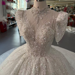 ウェディング　ボレロ　ケープ　前撮り　ドレス 冬にウェディングドレスから羽織るボレロというかケープ ドレス