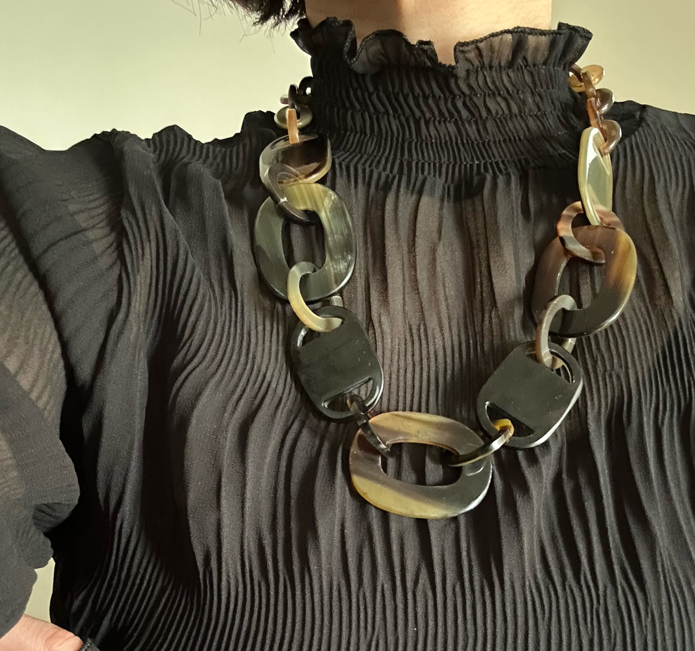 バッファローホーンネックレス　オリジナル　一点物　水牛アクセサリー　天然素材　マンテル