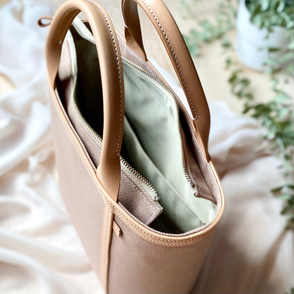 受注制作品　上質ヌメ革と帆布のミニトートバッグ　ミルクティー　◆ファスナー仕様　キレイめカジュアル◆ 5枚目の画像