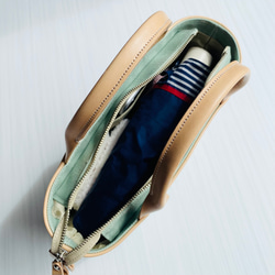 受注制作品　上質ヌメ革と帆布のミニトートバッグ　ミルクティー　◆ファスナー仕様　キレイめカジュアル◆ 8枚目の画像