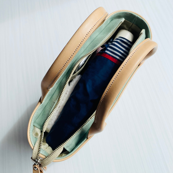 受注制作品　上質ヌメ革と帆布のミニトートバッグ　ミルクティー　◆ファスナー仕様　キレイめカジュアル◆ 8枚目の画像