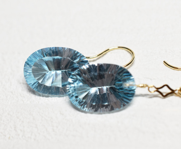 ж現品限り K18YG 18金 天然石ブルートパーズコンケーブカットピアス 2枚目の画像