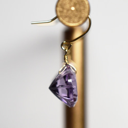 жK18YG 18金 天然石アメジストRDファセットピアス 4枚目の画像