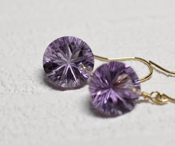 жK18YG 18金 天然石アメジストRDファセットピアス 2枚目の画像