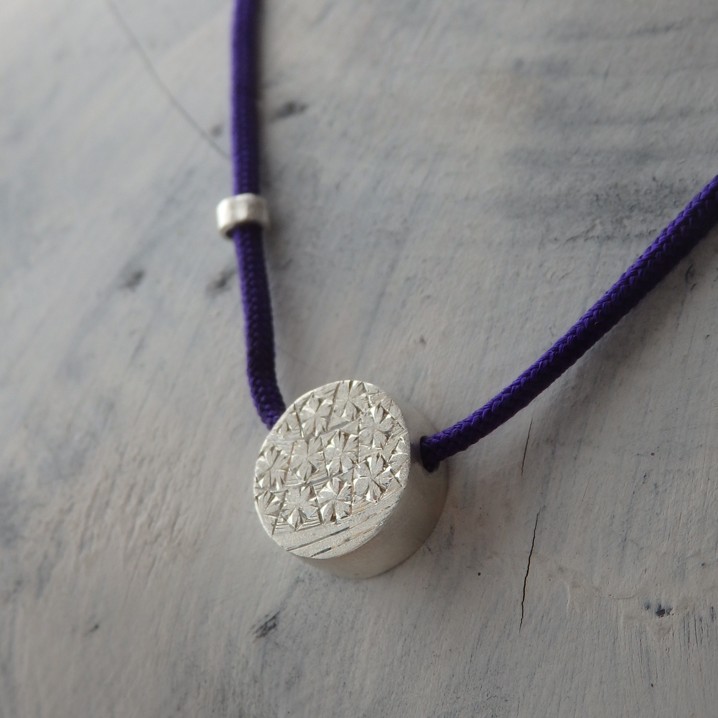 桜と幕の純銀ペンダントと組紐ネックレス