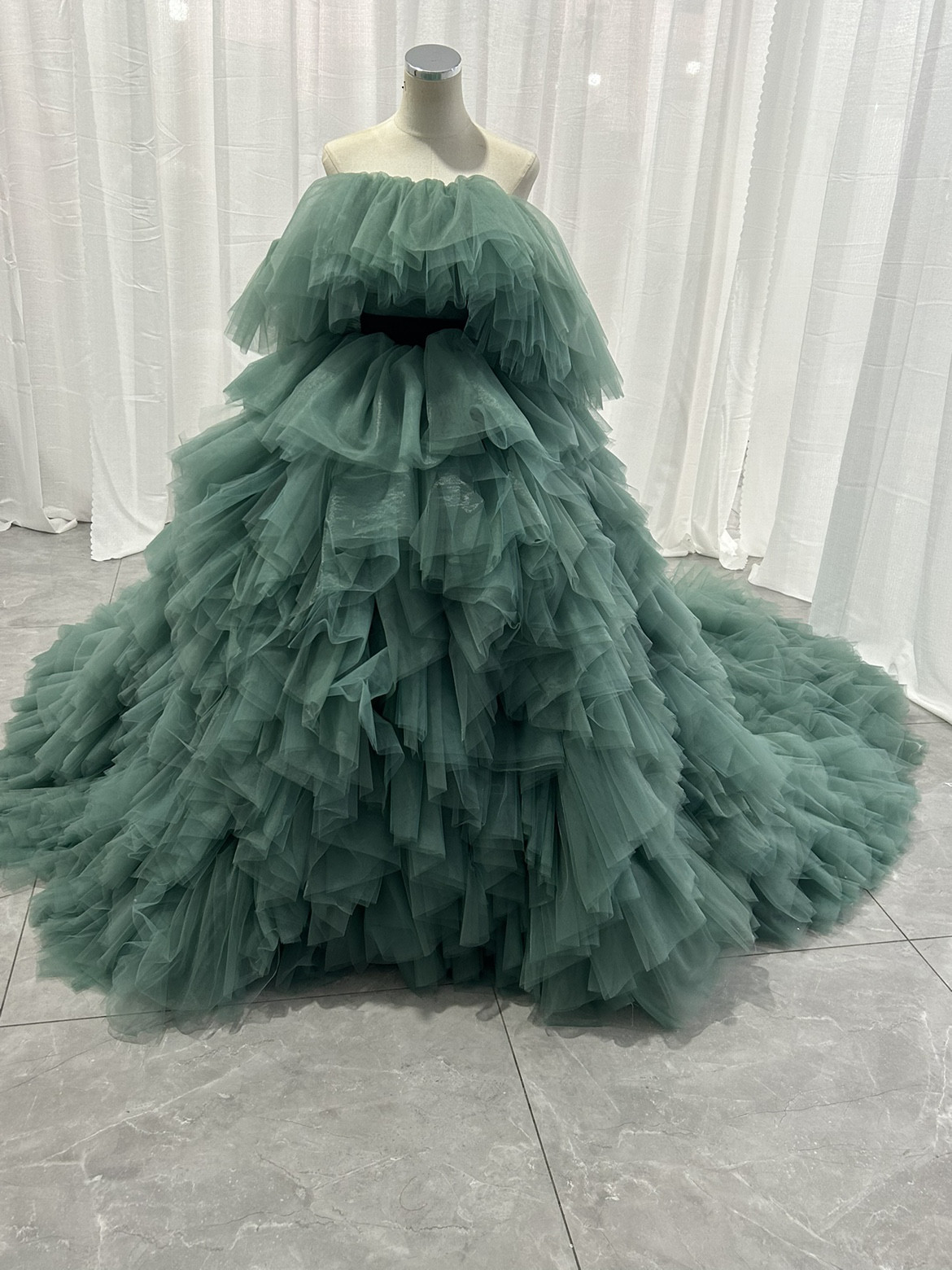 オフショルダー　ミントグリーン　カラードレス　韓国風ドレス　チュールドレス　もこもこフリルドレス　ボリューミー　前撮り
