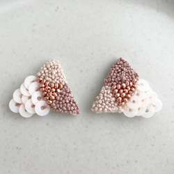 261◇花輪◇刺繍ピアス.刺繍イヤリング.刺繍アクセサリー.くすみ色 