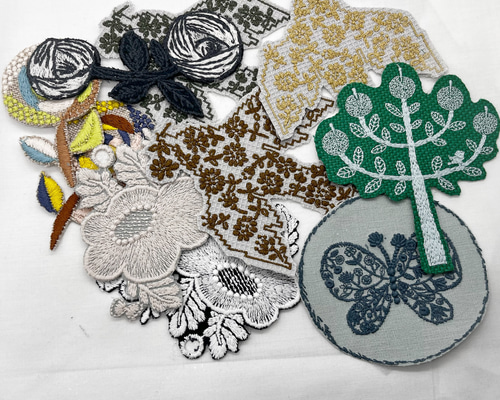 値下げ。ハンドメイド　ミナペルホネン刺繍生地のトップス 未使用 ミナペルホネン 手拭いハンドメイドショールミナペルホネン