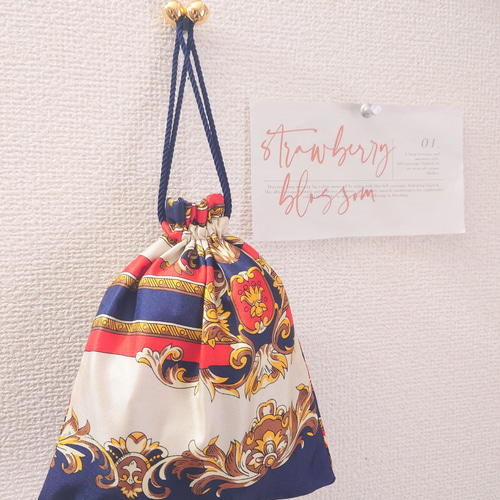 ヴィンテージスカーフの華麗なる変身・気分が上がる巾着袋(nR) ポーチ