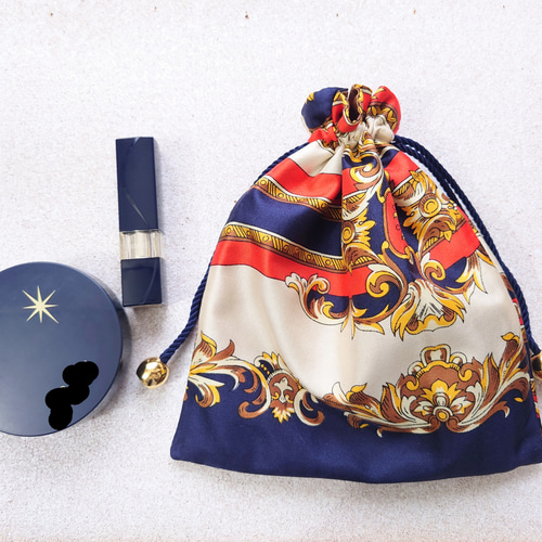 ヴィンテージスカーフの華麗なる変身・気分が上がる巾着袋(nR) ポーチ