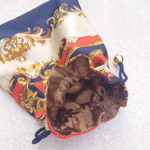 ヴィンテージスカーフの華麗なる変身・気分が上がる巾着袋(nR) ポーチ