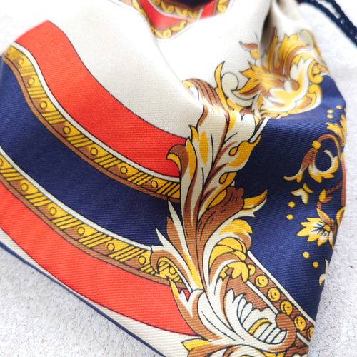 ヴィンテージスカーフの華麗なる変身・気分が上がる巾着袋(nR) ポーチ