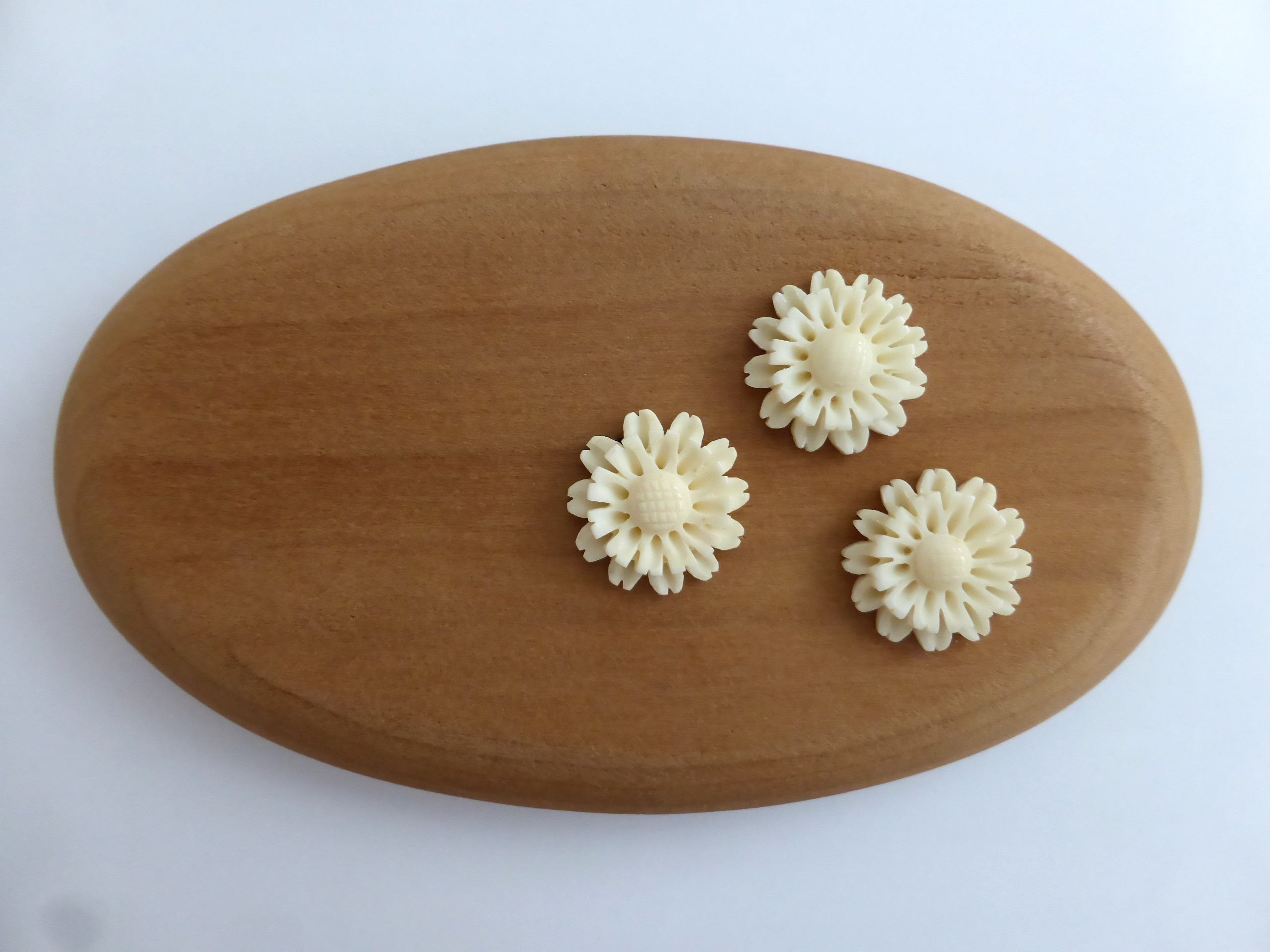 マッコウ鯨歯 小さなお花のカービング