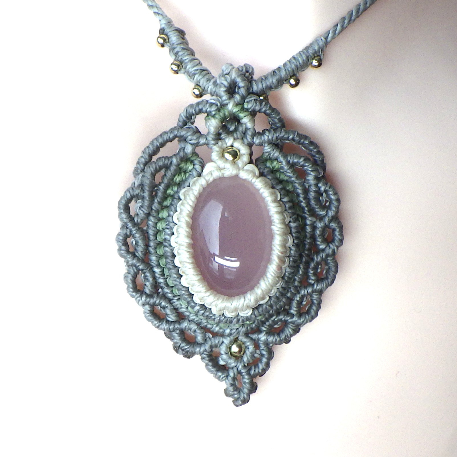 ピンクカルセドニーのマクラメネックレス「アスター」