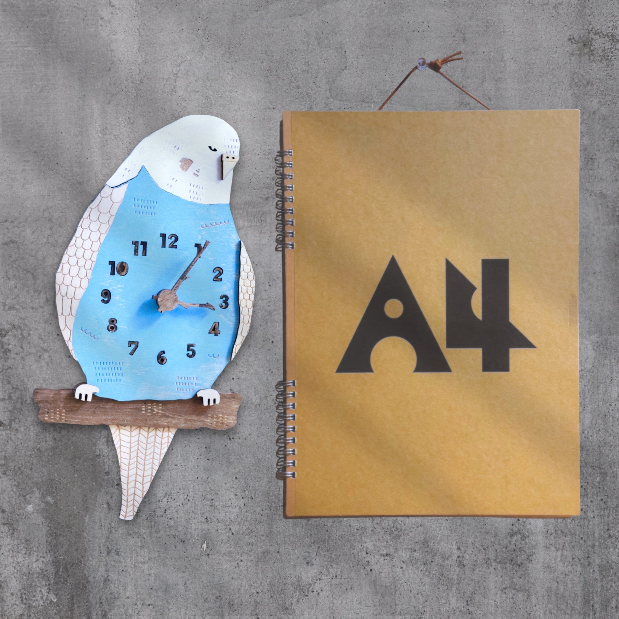 セキセイインコが国語の勉強をしている レギュラーサイズ 時計 木製 掛け時計