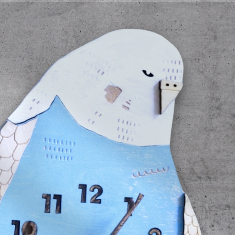 セキセイインコが国語の勉強をしている レギュラーサイズ 時計 木製 掛け時計