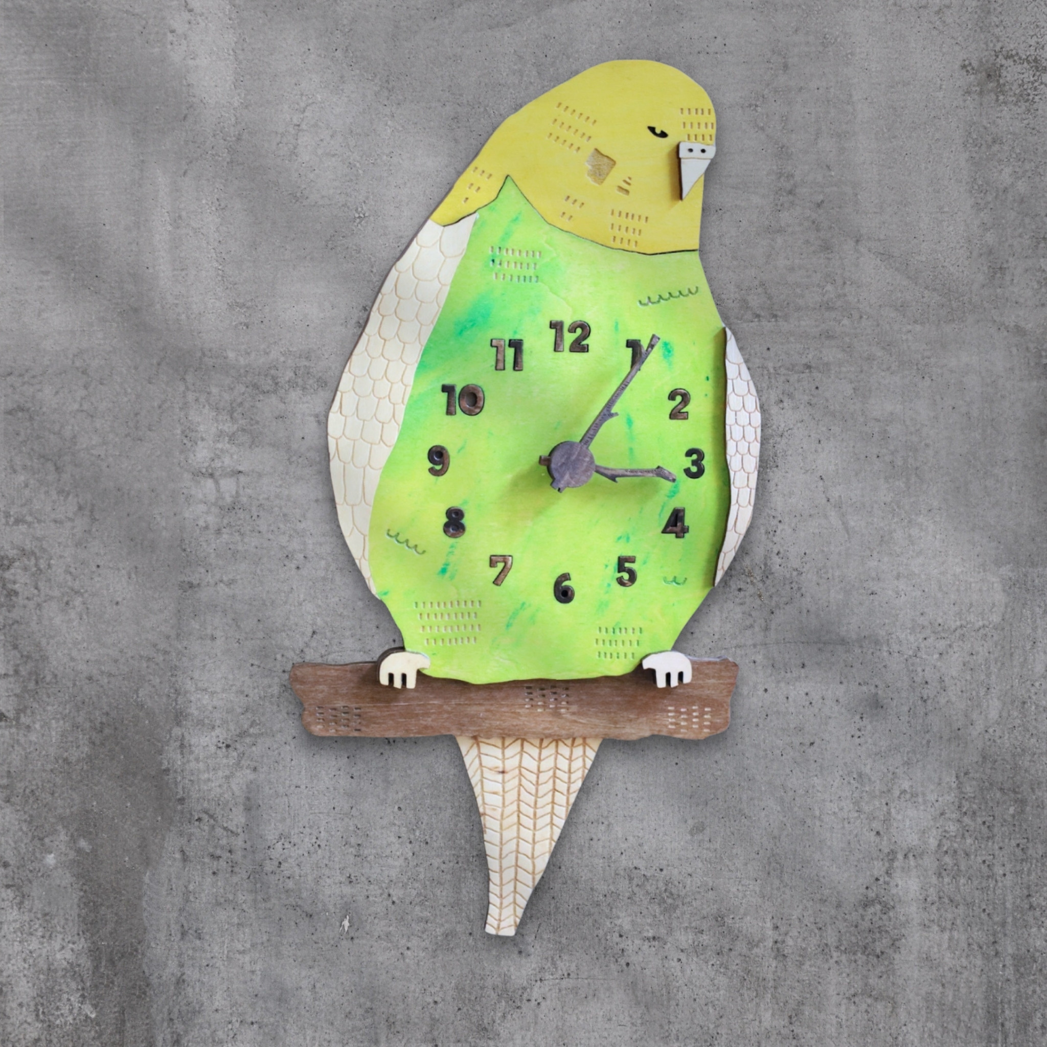 セキセイインコが国語の勉強をしている レギュラーサイズ 時計 木製 掛け時計