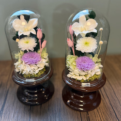 可愛いプリザーブドフラワー の供花 仏花 クリアドーム ボトルフラワー ホワイト　ピンク　デンファレ　小菊 5枚目の画像