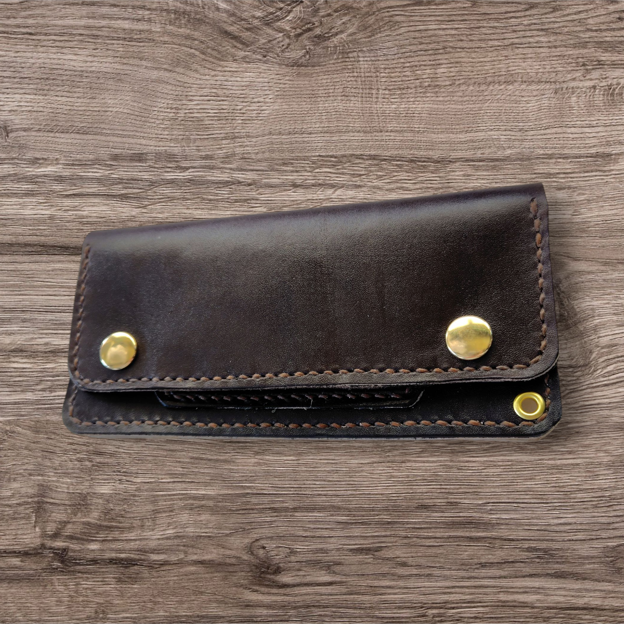 トラッカーウォレット　手染め　黒に近い焦げ茶×黒 5,621円