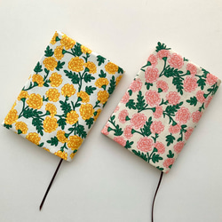 お花と蝶々結び 文庫本サイズ ブックカバー ハンドメイド お花と蝶々結び 文庫本サイズ ブックカバー ハンドメイド