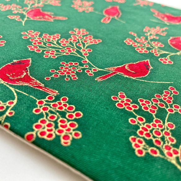 【輸入生地】赤い鳥とナンテンの実の文庫サイズブックカバー　 6枚目の画像