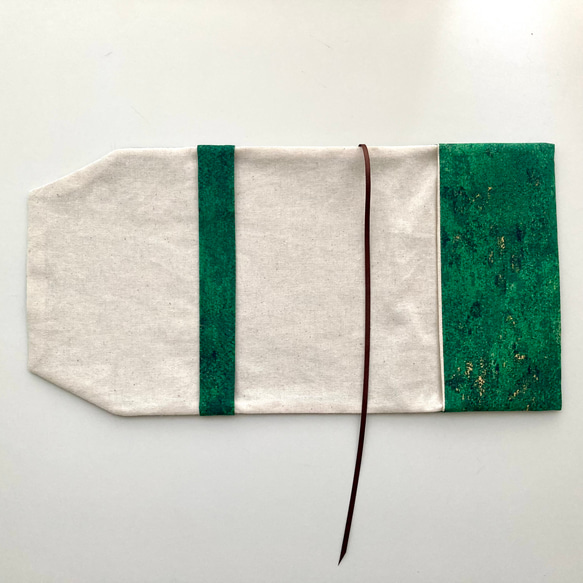 【文庫サイズ】抽象画みたいなグリーンのブックカバー 2枚目の画像