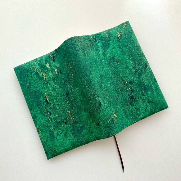 【文庫サイズ】抽象画みたいなグリーンのブックカバー 1枚目の画像