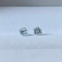 14kgf》4mm 天然石 スモーキークォーツのスクエアスタッドピアス