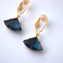 ヴィンテージビジューのイヤリング　vl-02 sapphire 1枚目の画像