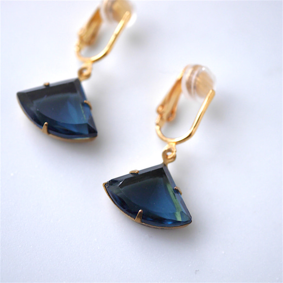 ヴィンテージビジューのイヤリング　vl-02 sapphire 1枚目の画像