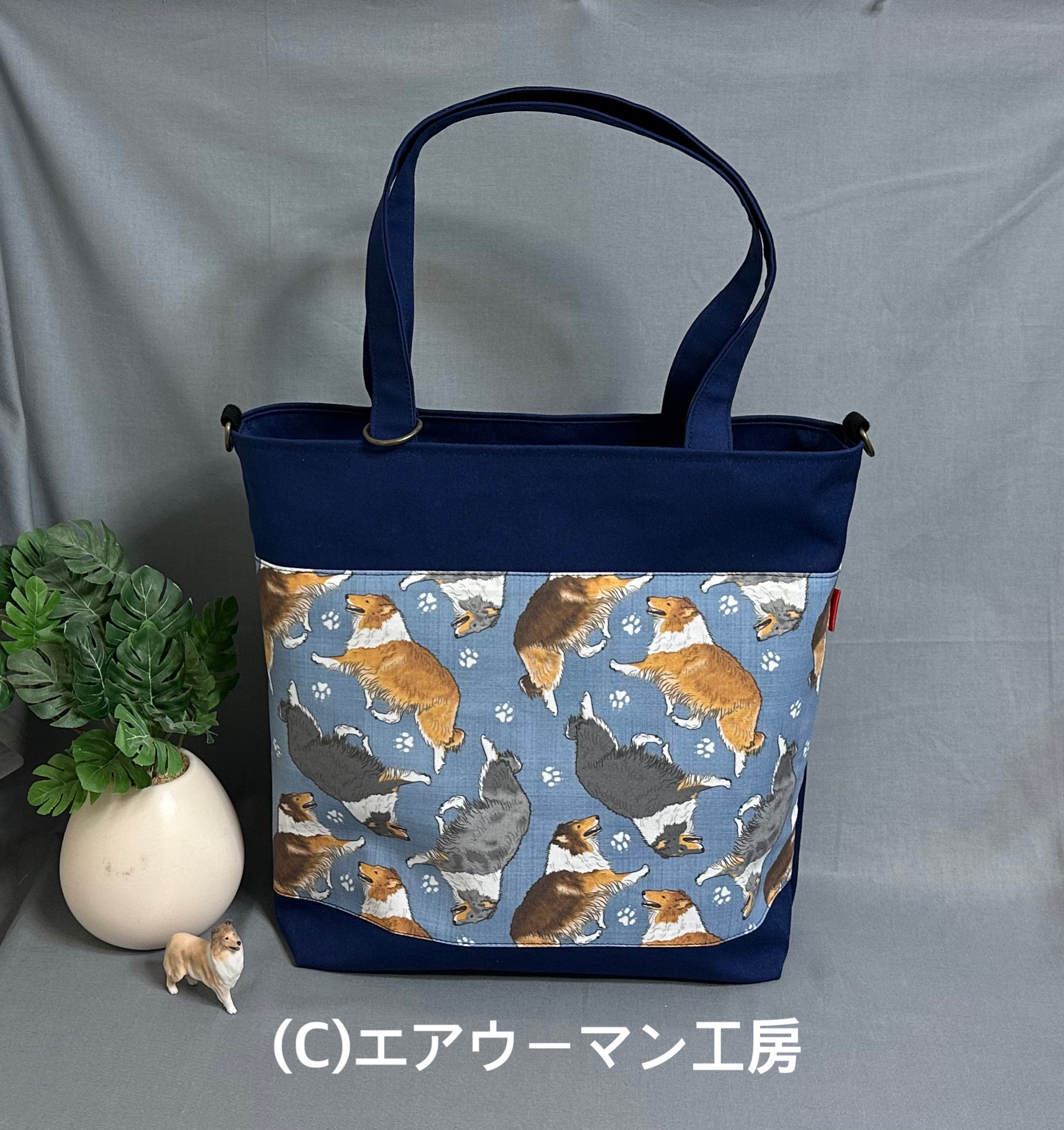 ラフコリーの柄の輸入生地とネイビーの１１号帆布で作ったファスナーフラップ付きラージトートバッグ